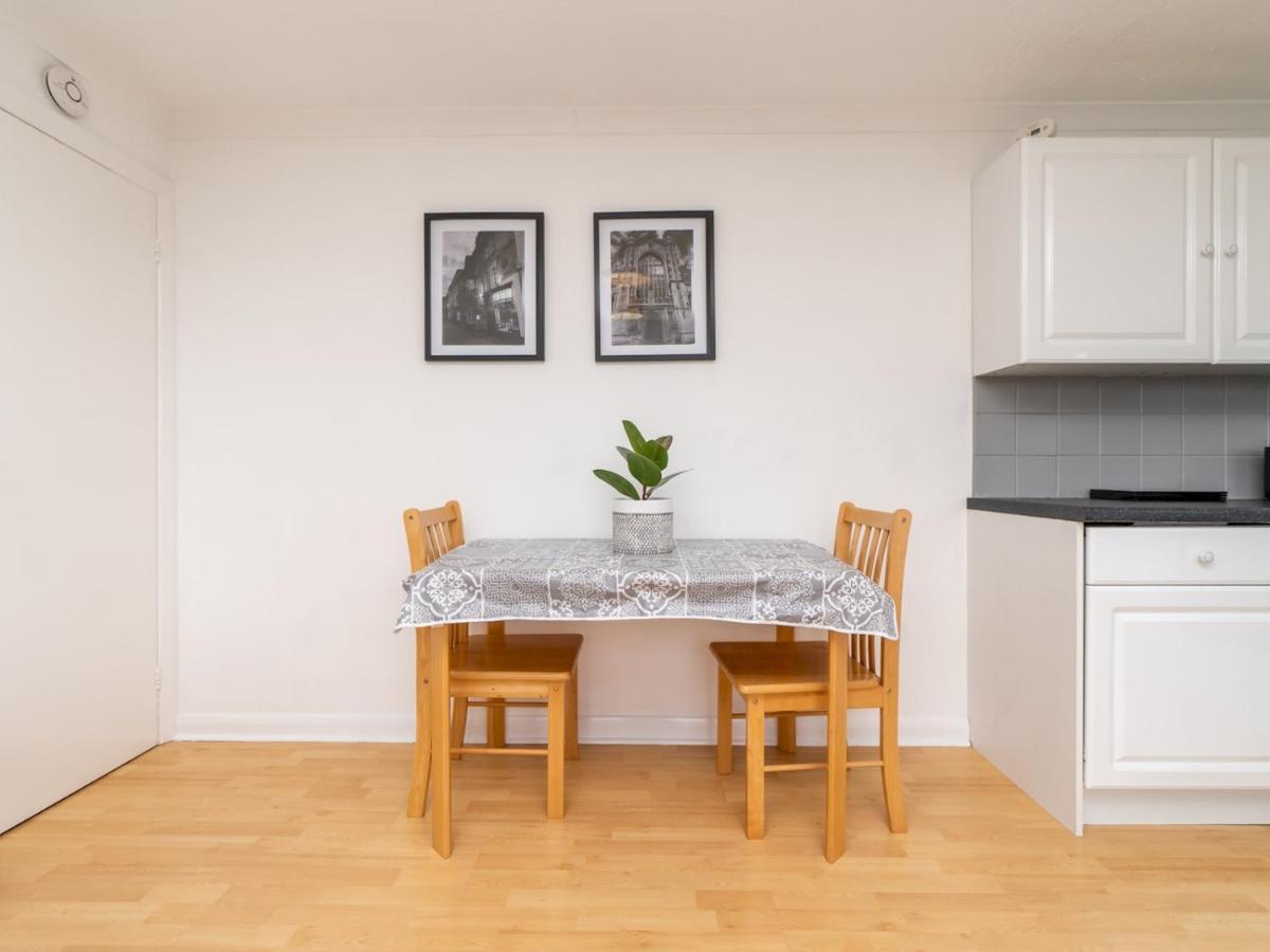 Appartamento Pass The Keys One Bed Flat With Stunning Views And Free Parking Bath Esterno foto